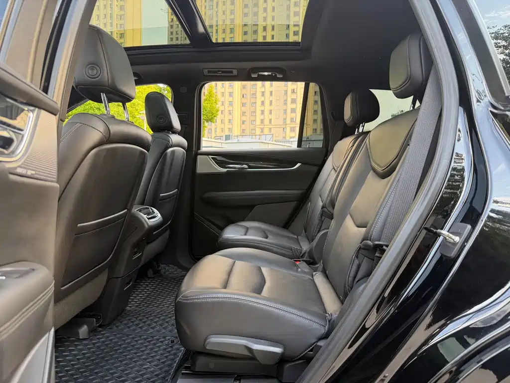 Cadillac XT6 2022 2.0T мест Luxury