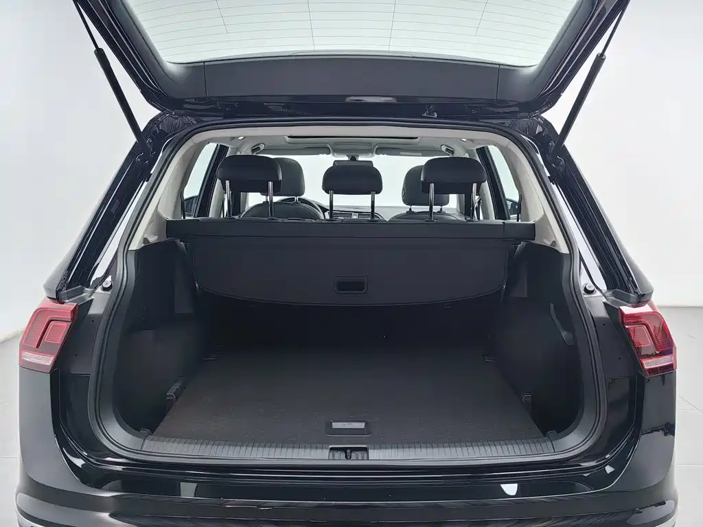 Volkswagen Tiguan L — миниатюра 16