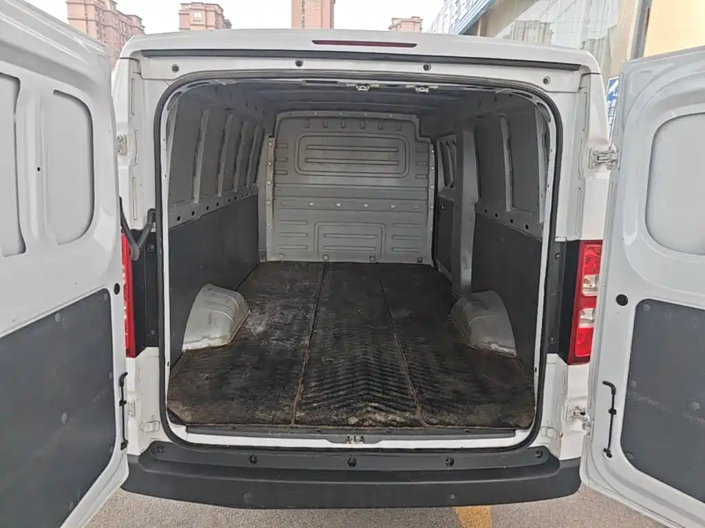 Wuling Yangguang — миниатюра 19