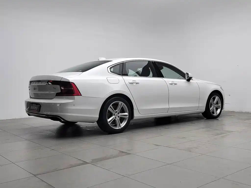 Volvo S90 — миниатюра 2