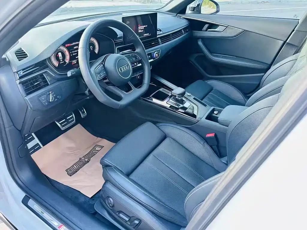 Audi A4L 2023 40 TFSI Luxury