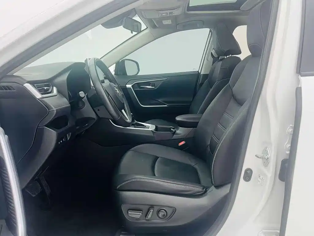 Toyota RAV4 — миниатюра 7