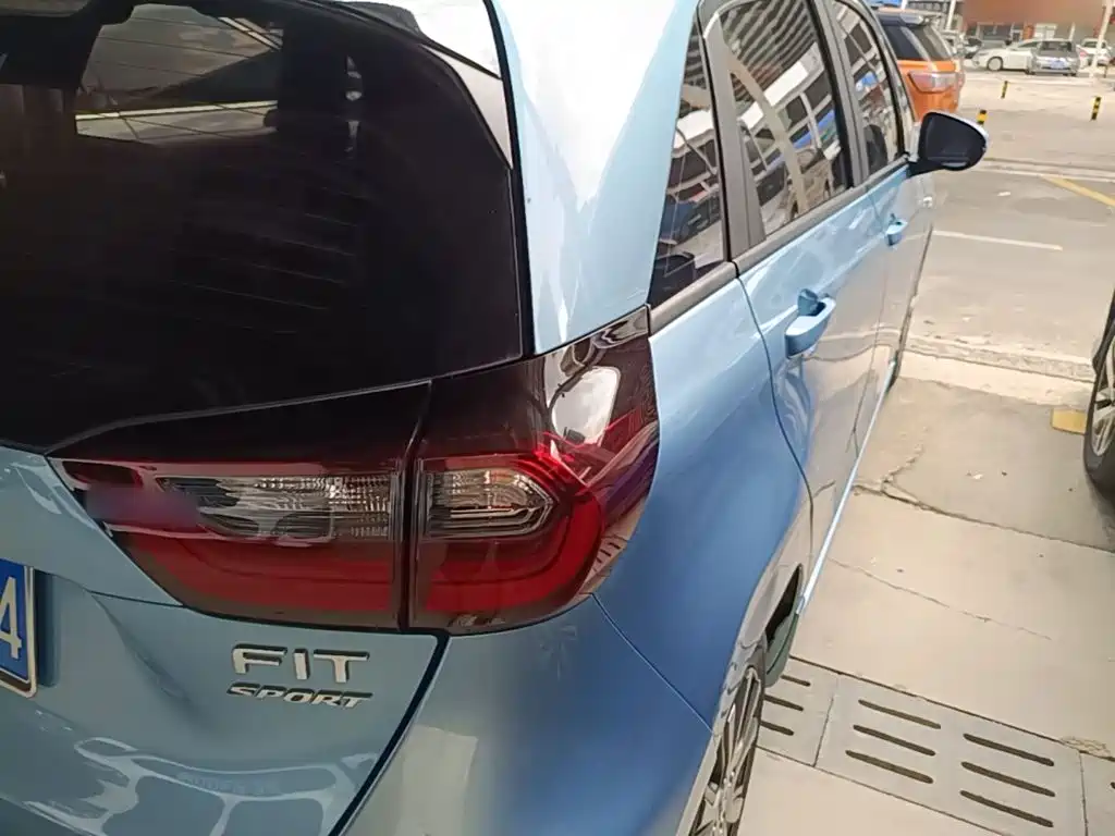 Honda Fit — миниатюра 8