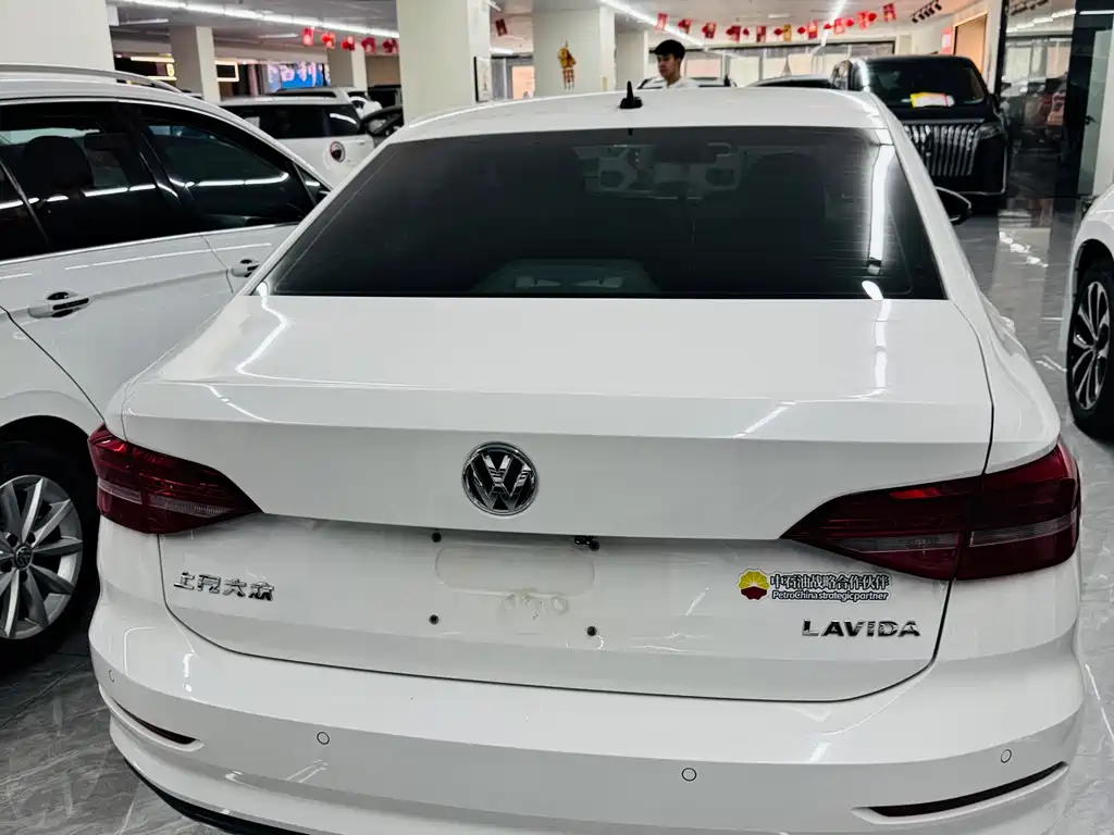 Volkswagen Lavida — миниатюра 5