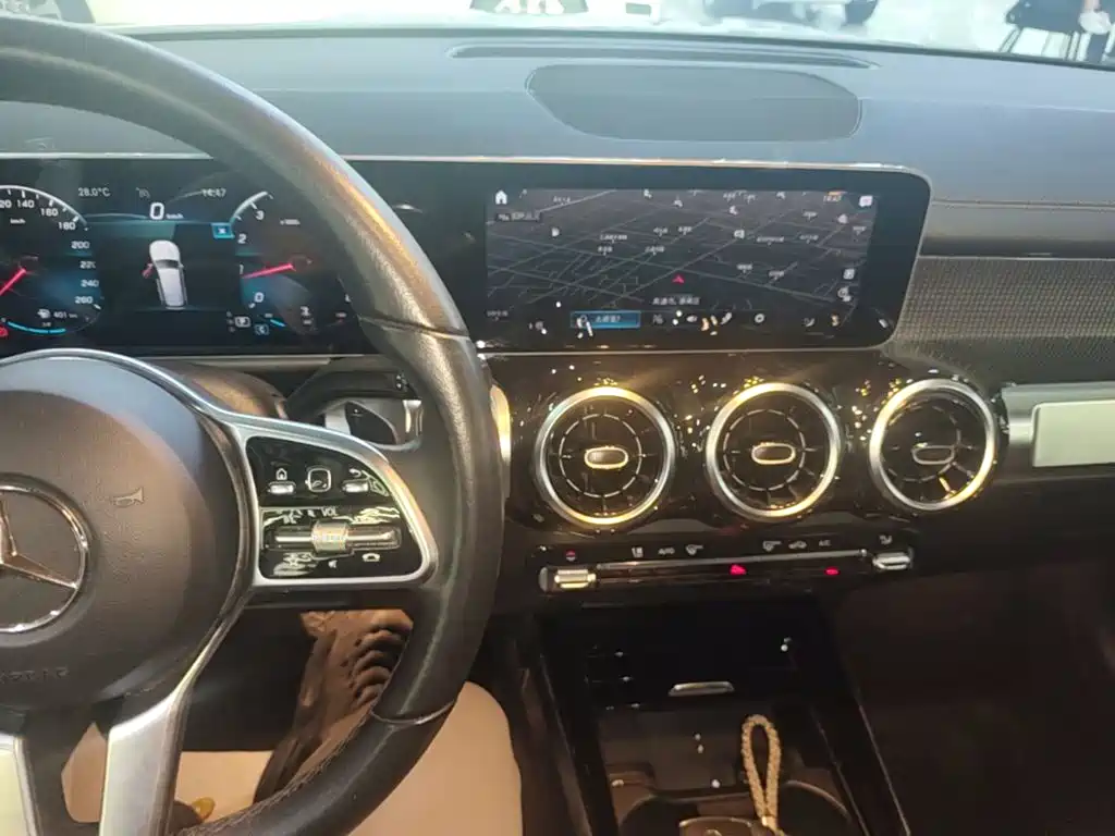 Mercedes-Benz GLB — миниатюра 13