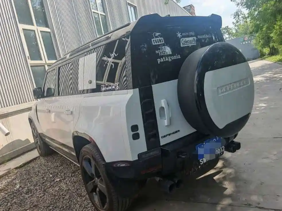 Land Rover Defender — миниатюра 4