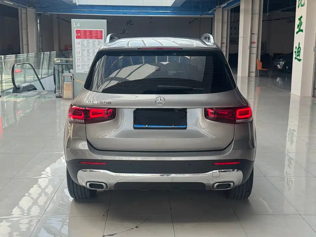Mercedes-Benz GLB — миниатюра 8