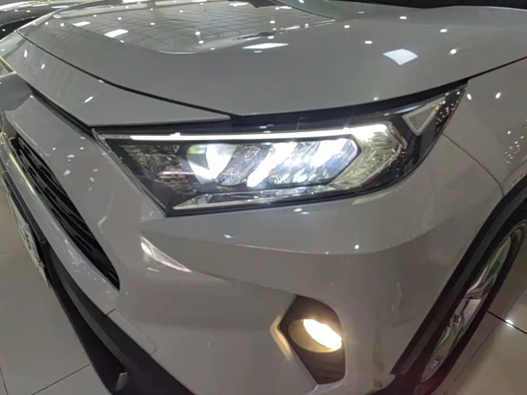 Toyota RAV4 — миниатюра 24