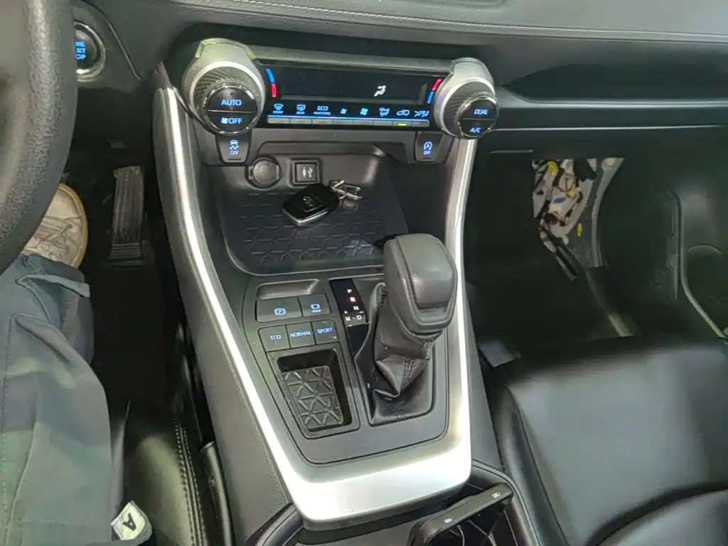 Toyota RAV4 — миниатюра 14