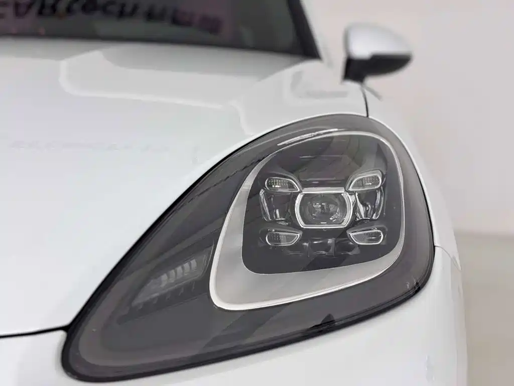 Porsche Cayenne — миниатюра 9