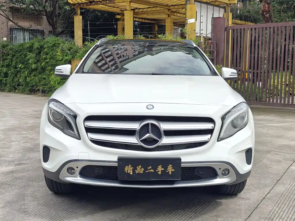 MERCEDES-BENZ  GLA