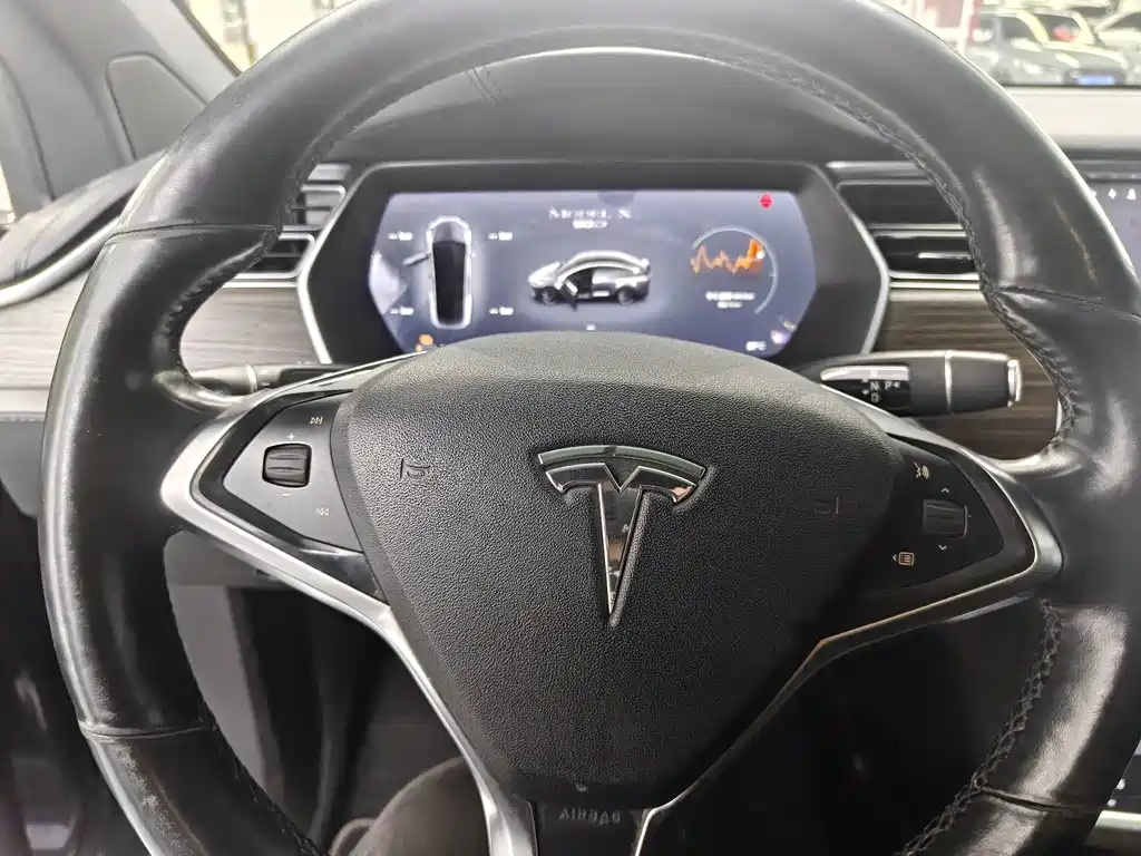 Tesla Model X — миниатюра 13