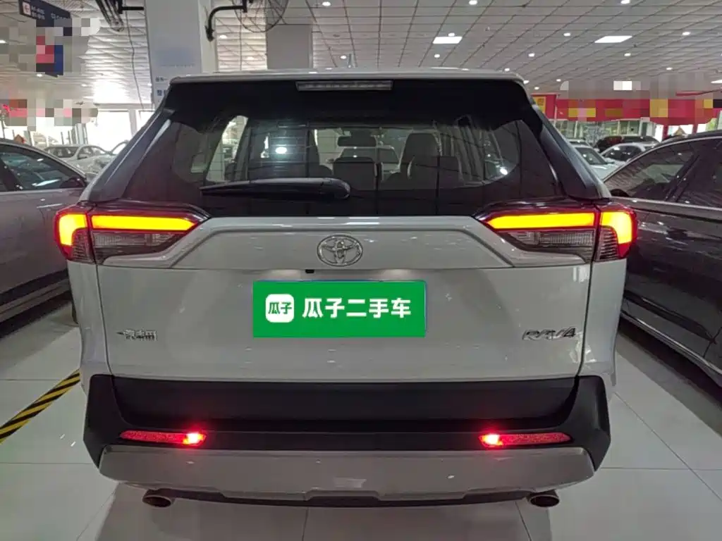 Toyota RAV4 — миниатюра 6