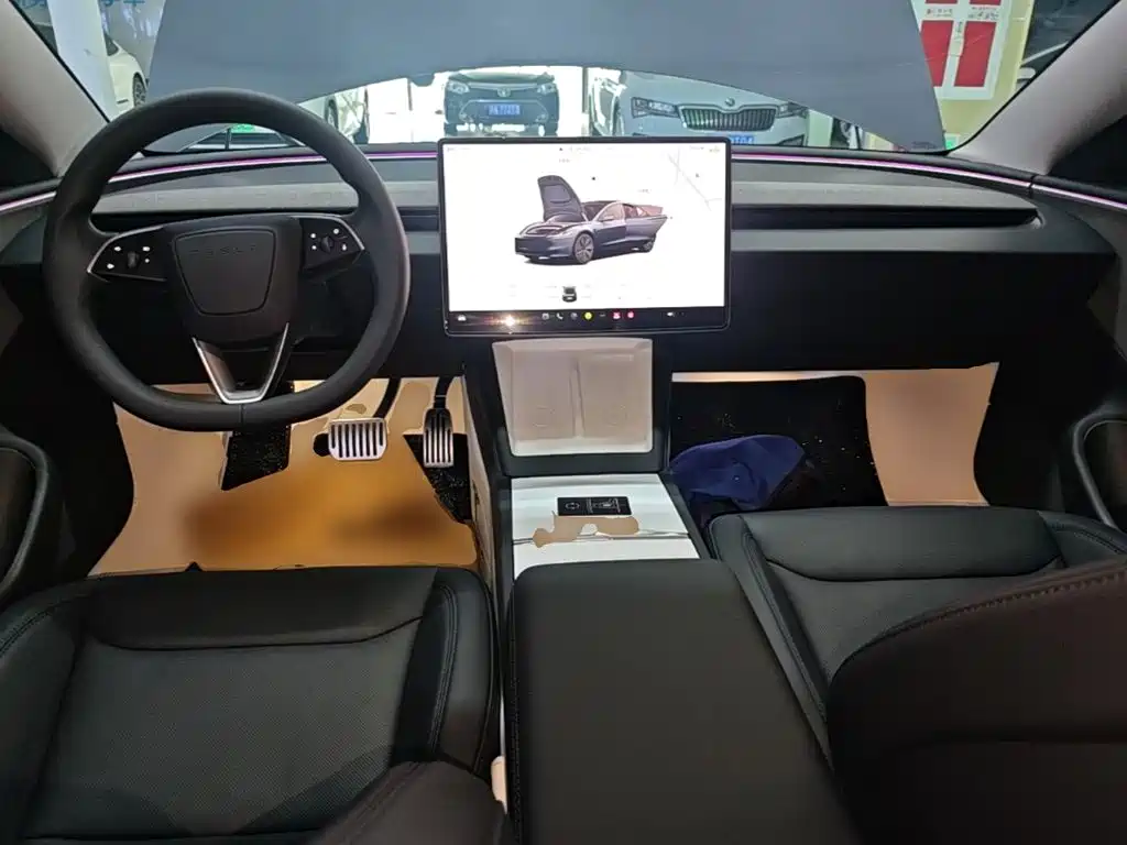 Tesla Model 3 — миниатюра 10