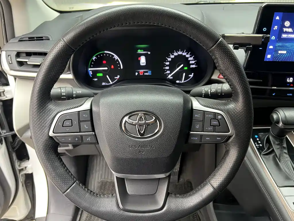Toyota Granvia — миниатюра 5