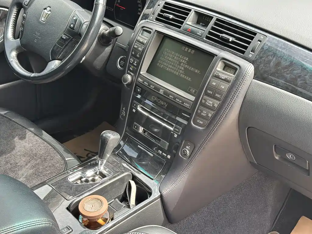 Toyota Crown — миниатюра 17