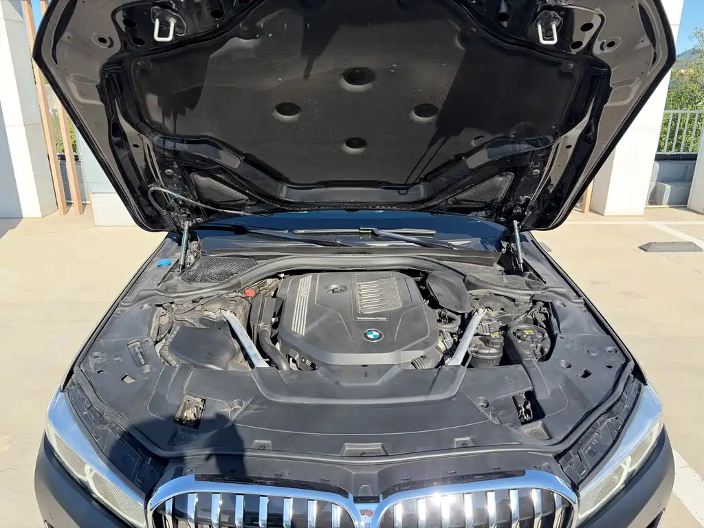 BMW 7 Series — миниатюра 13