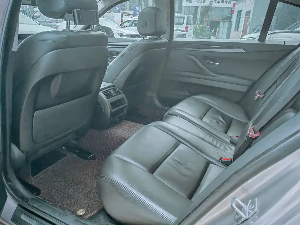 BMW 5 Series — миниатюра 5