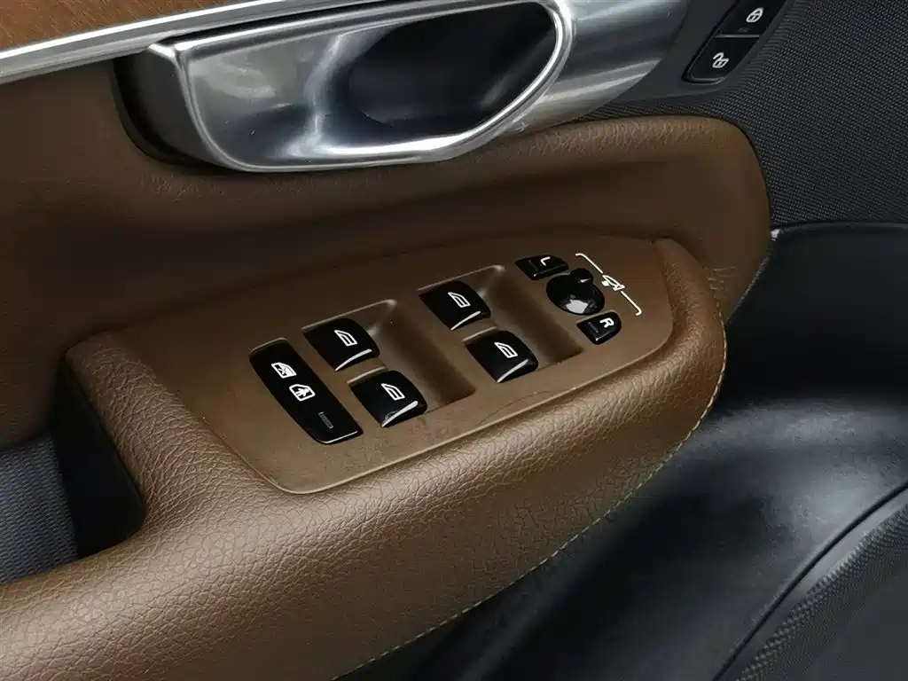 Volvo XC90 2019 T6 7 мест V