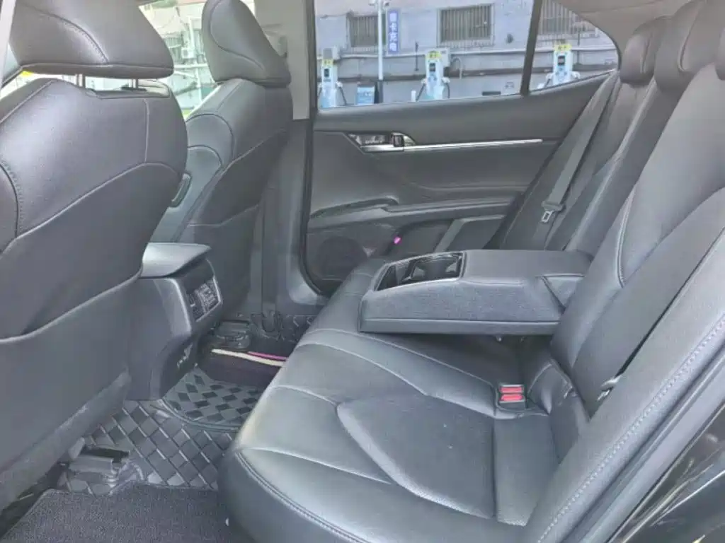 Toyota Camry — миниатюра 6