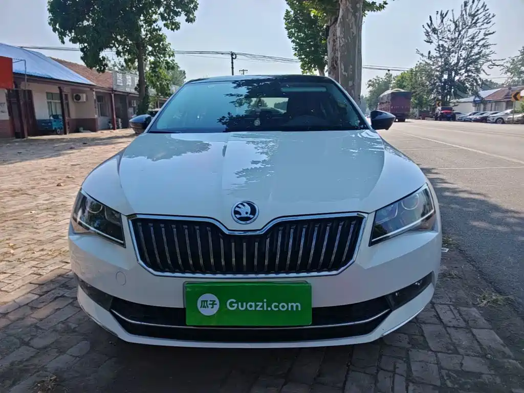 Skoda Superb — миниатюра 3