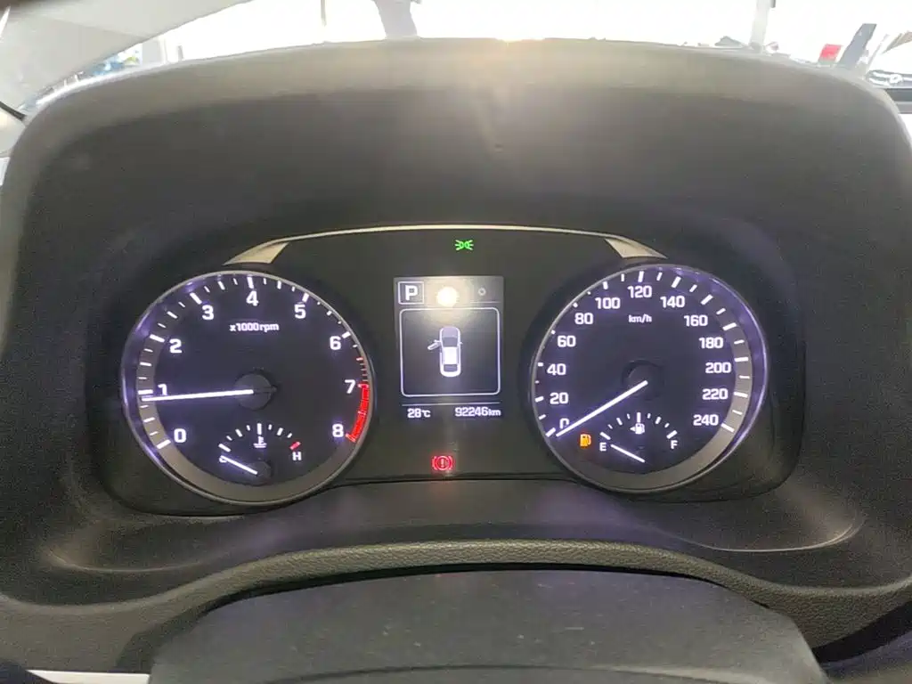 Hyundai Elantra — миниатюра 12
