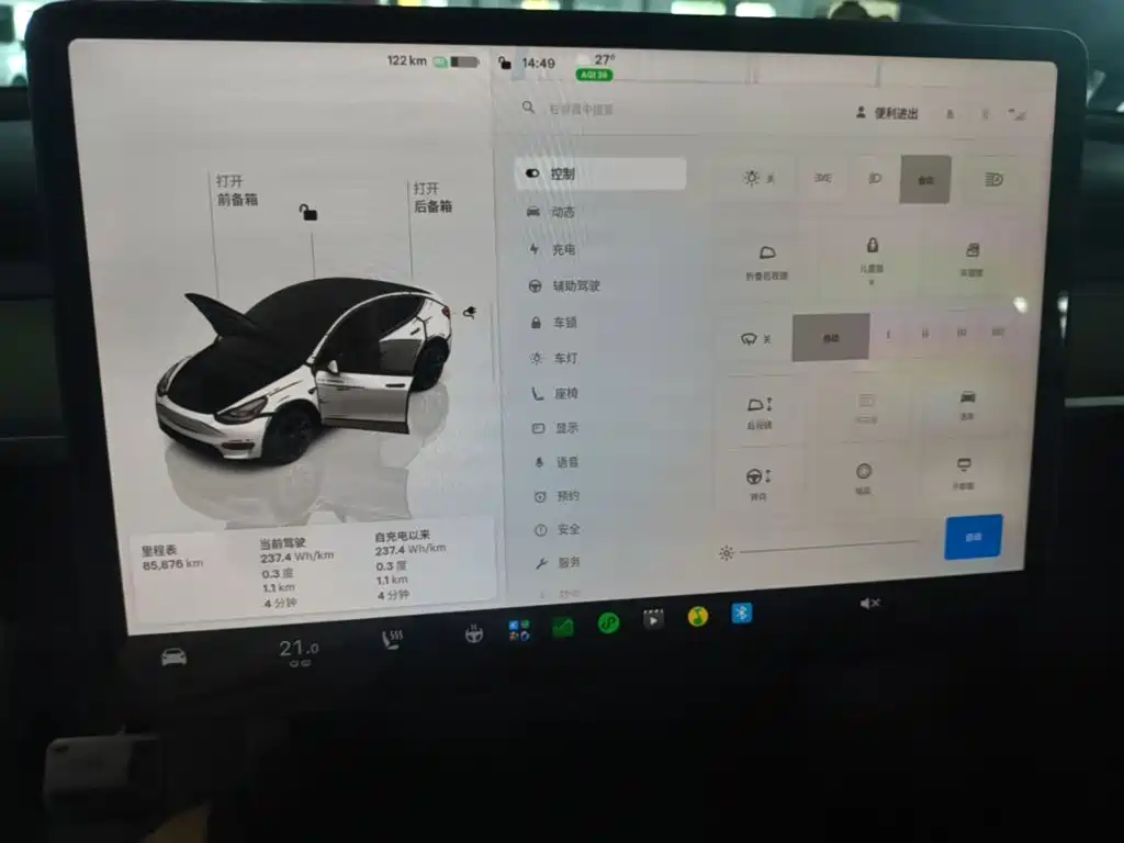 Tesla Model Y — миниатюра 12