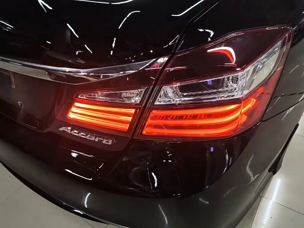 Honda Accord — миниатюра 8