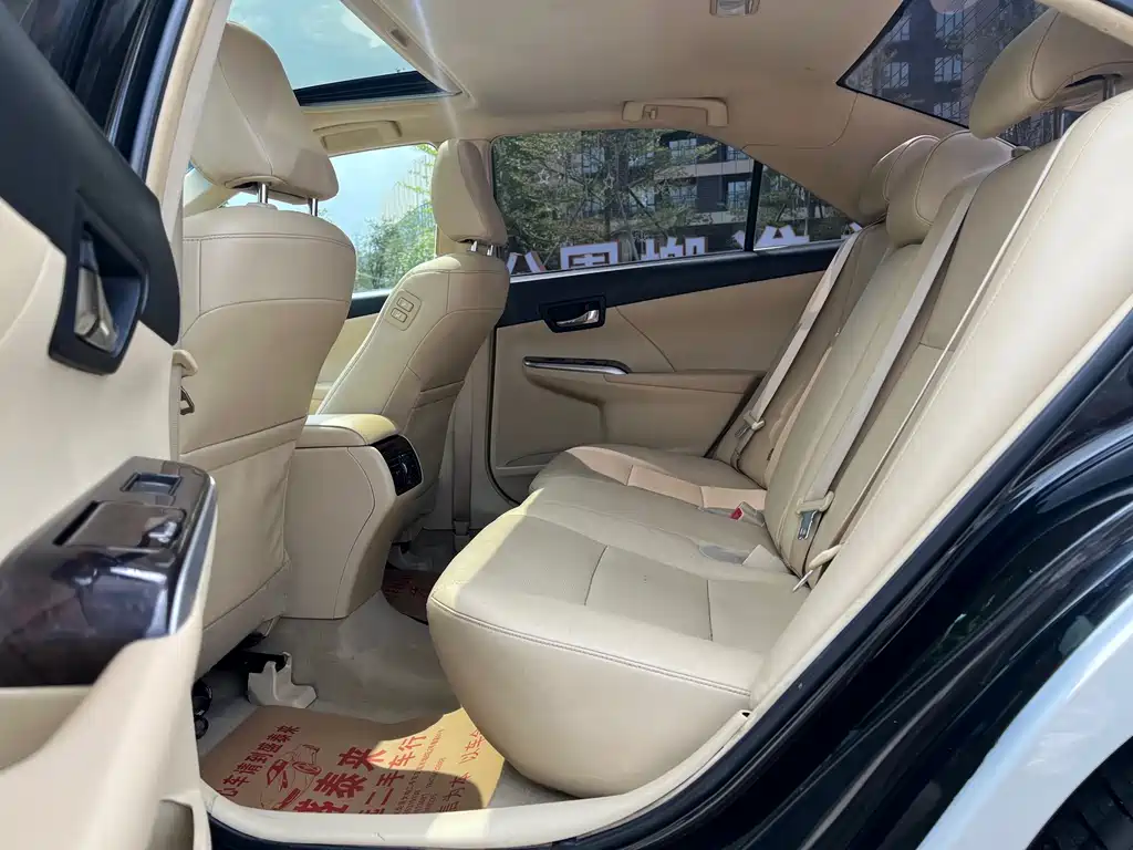 Toyota Camry — миниатюра 7
