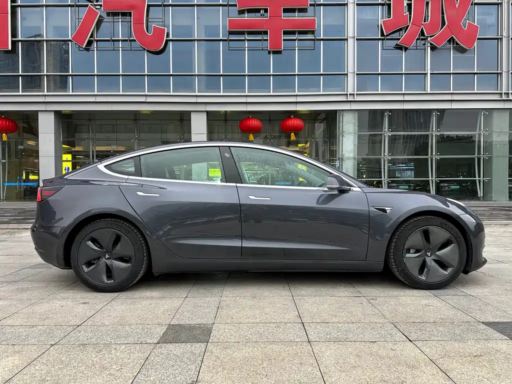 Tesla Model 3 — миниатюра 13