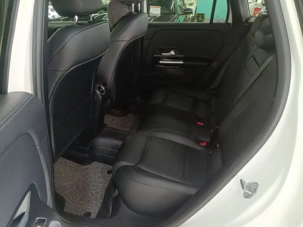 Mercedes-Benz GLA — миниатюра 17