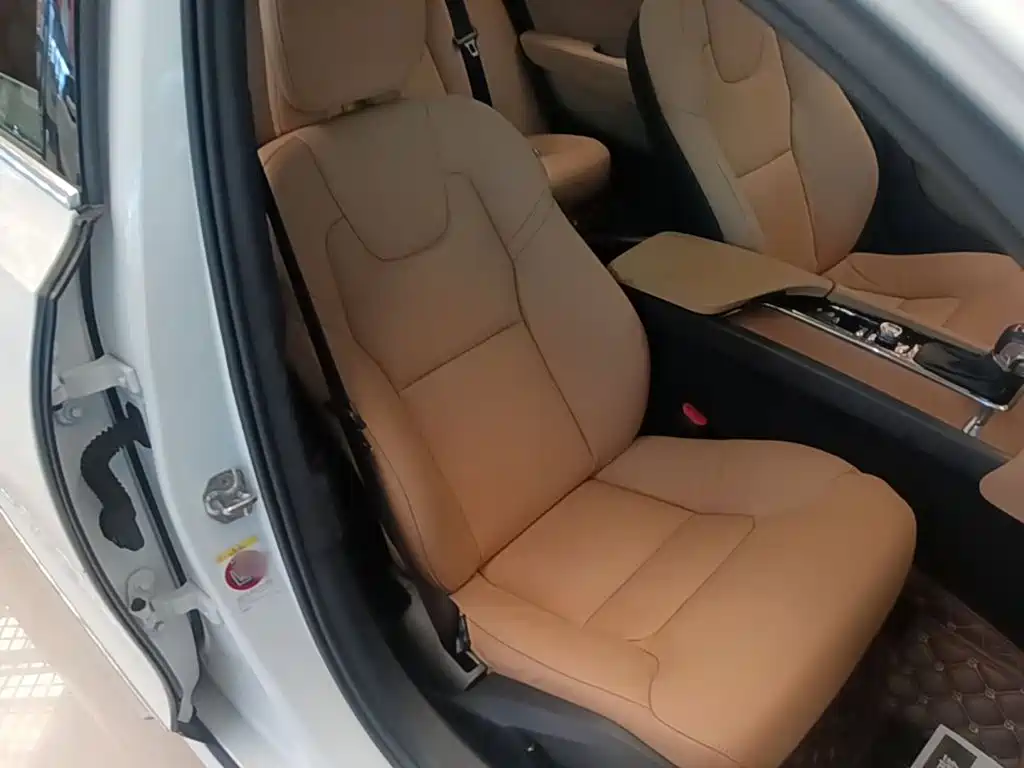 Volvo S90 — миниатюра 25