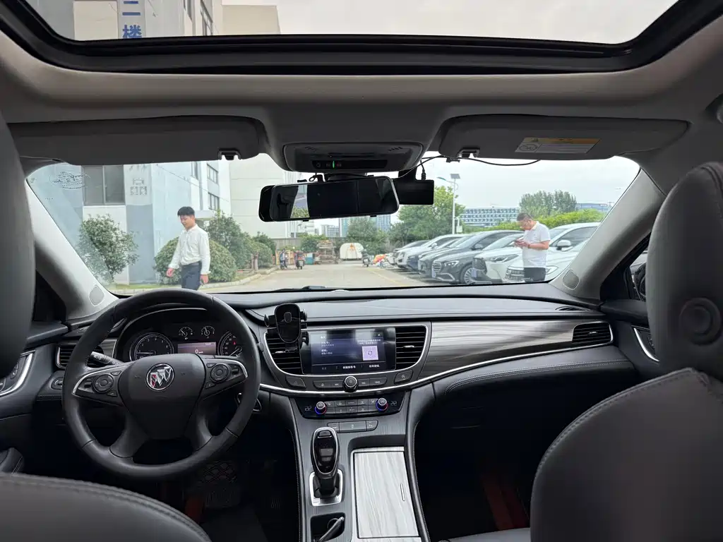 Buick LaCrosse — миниатюра 10