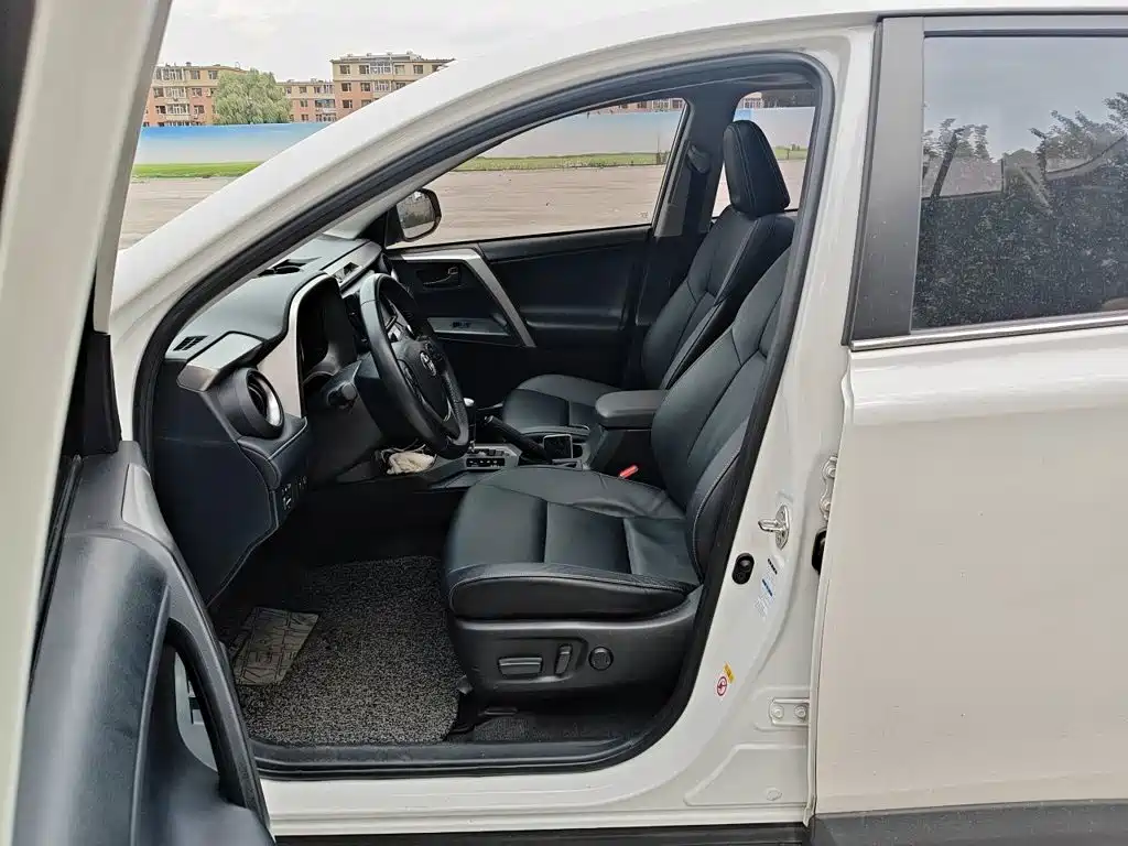Toyota RAV4 — миниатюра 11