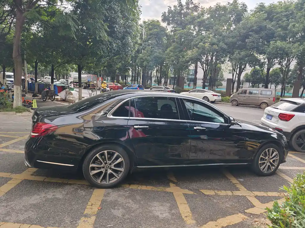 Mercedes-Benz E-Class — миниатюра 5