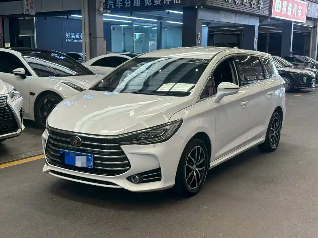BYD MAX
