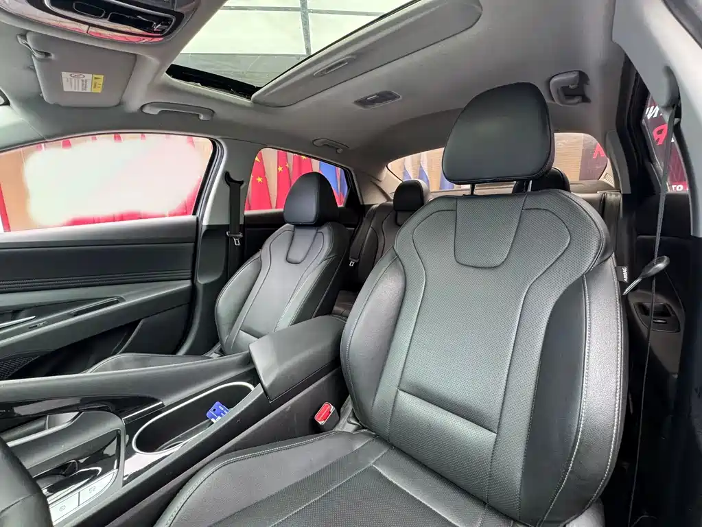 Hyundai Elantra — миниатюра 9