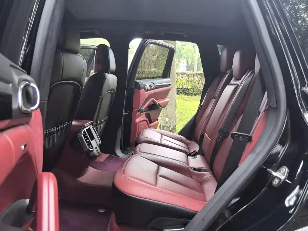 Porsche Cayenne — миниатюра 22