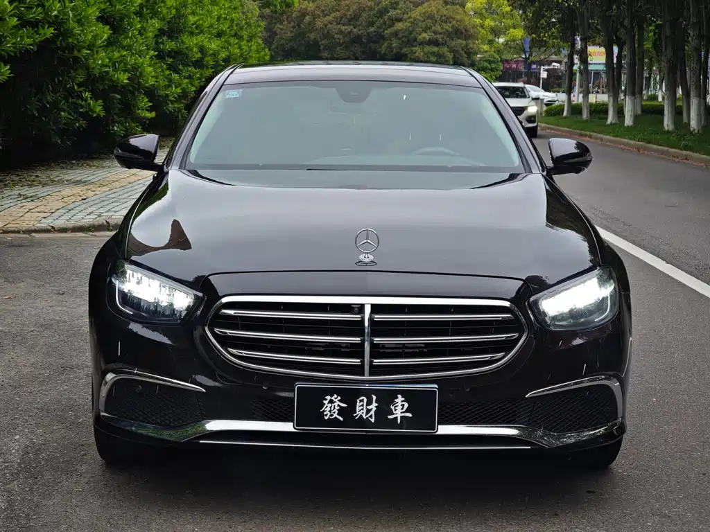 Mercedes-Benz E-Class — миниатюра 2