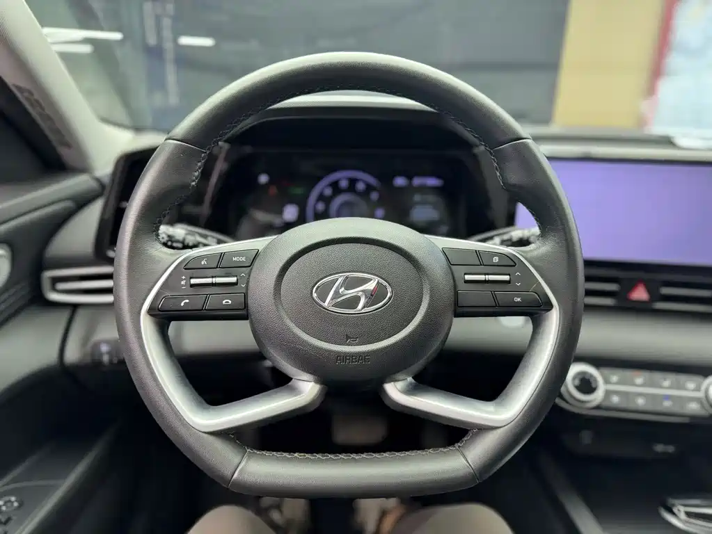 Hyundai Elantra — миниатюра 11
