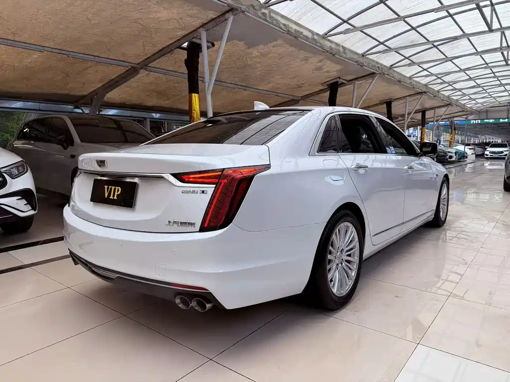 CADILLAC CT6