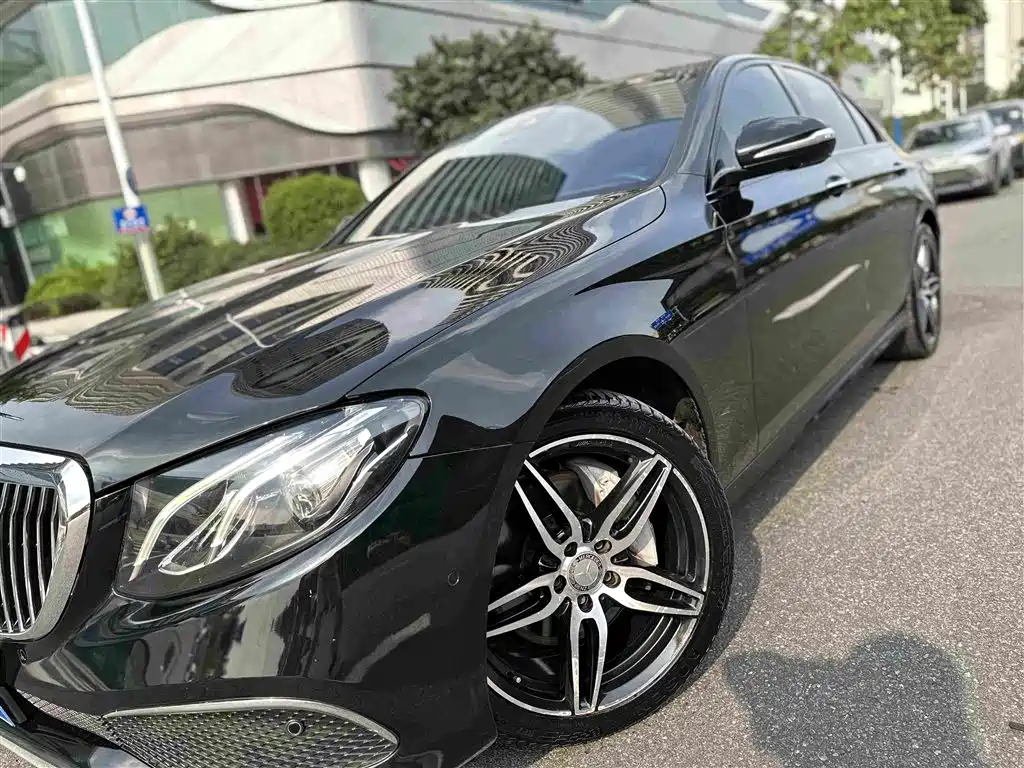 Mercedes-Benz E-Class — миниатюра 12