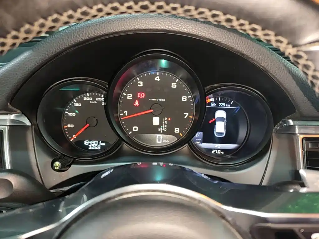 Porsche Macan — миниатюра 12