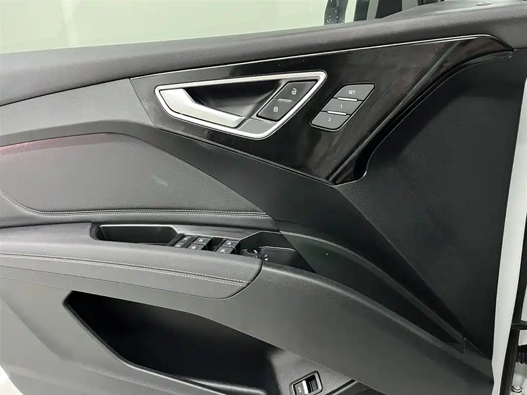 Audi Q4 e-tron — миниатюра 6