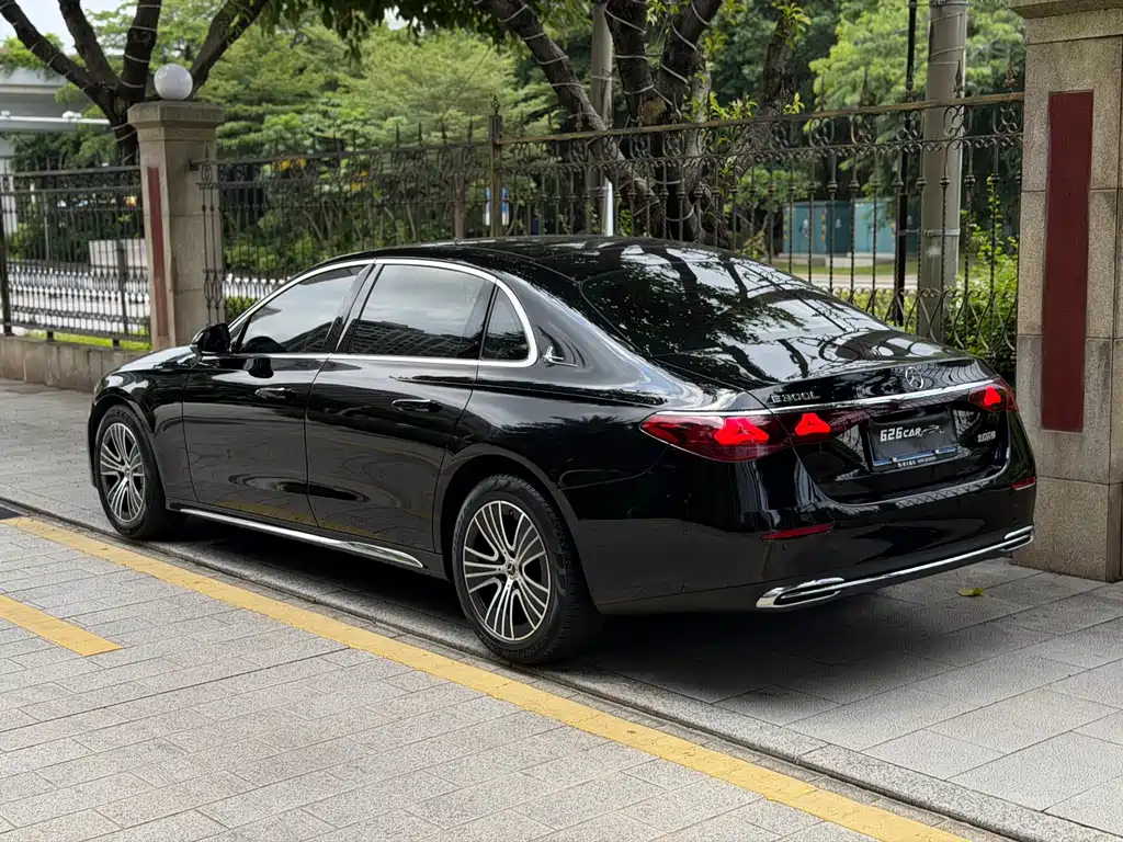 Mercedes-Benz E-Class — миниатюра 3