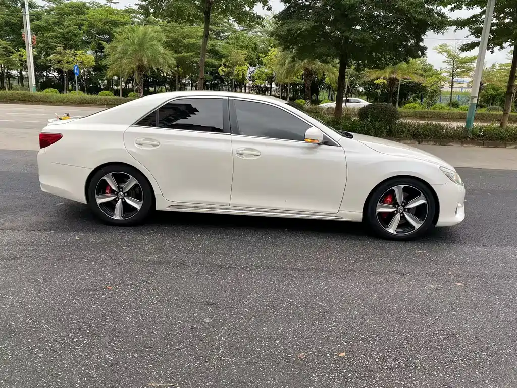 Toyota Reiz — миниатюра 5