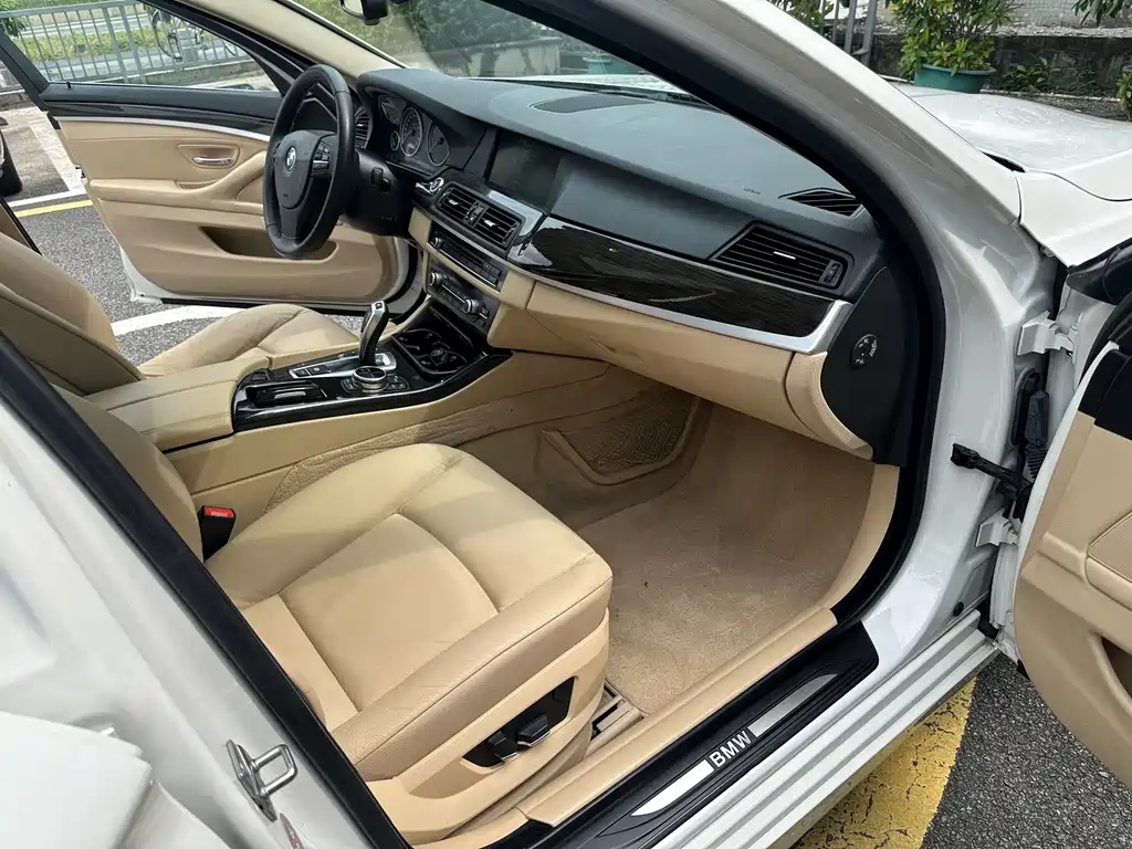 BMW 5 Series — миниатюра 4