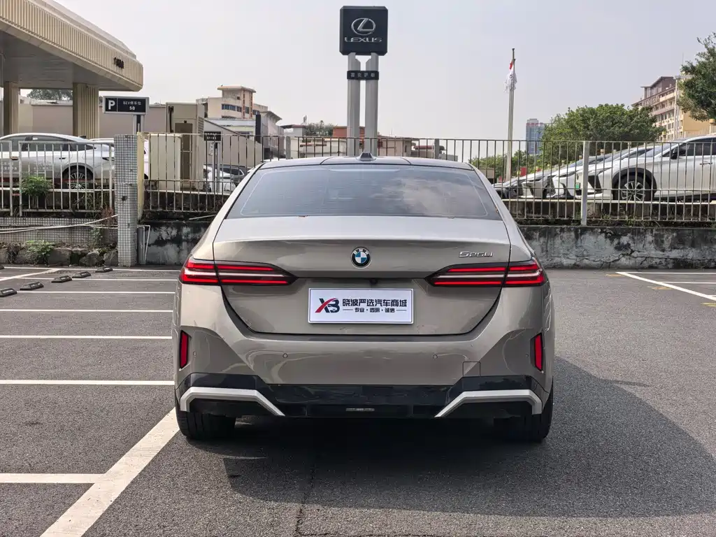 BMW 5 Series — миниатюра 6