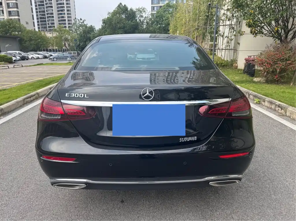 Mercedes-Benz E-Class — миниатюра 5