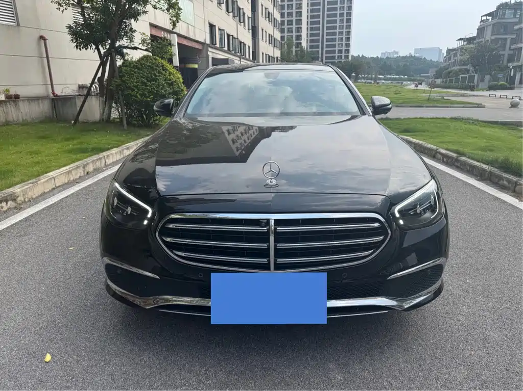 Mercedes-Benz E-Class — миниатюра 2